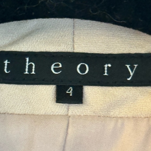 Beautiful lined theory blazer - Picture 5 of 6